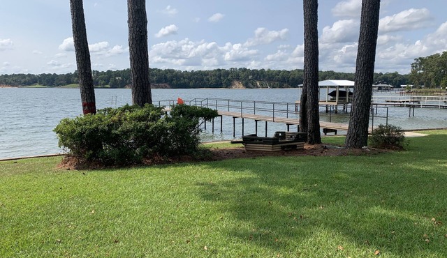 Beautiful 2BR/2.5 BA - Lakefront, Private Dock & Boat Ramp. Starlink Internet.