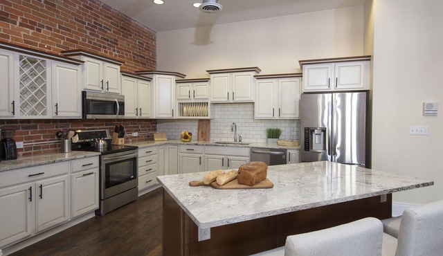 Beautiful 2BR/2BA Downtown Loft Apartment