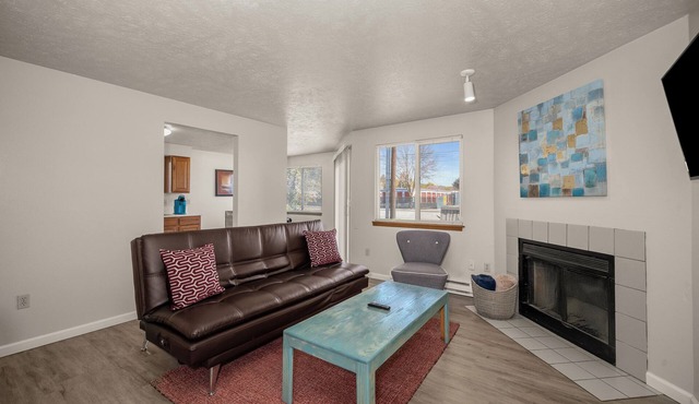 Beautiful 2BR APT 4 ⭑ Workspace ⭑ Keurig ⭑ AC