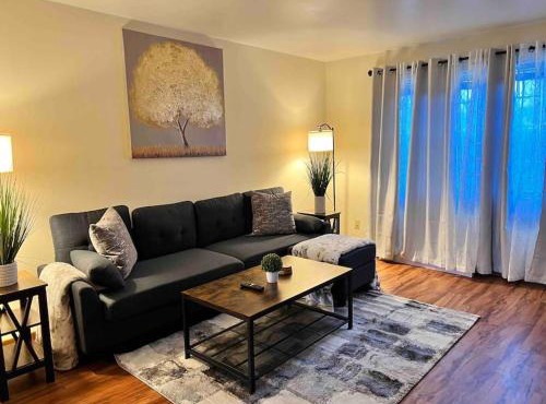 Beautiful 2BR Apartment. Black-out Curtains