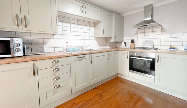 Beautiful 2BR Converted cow Shed Sleeps 4