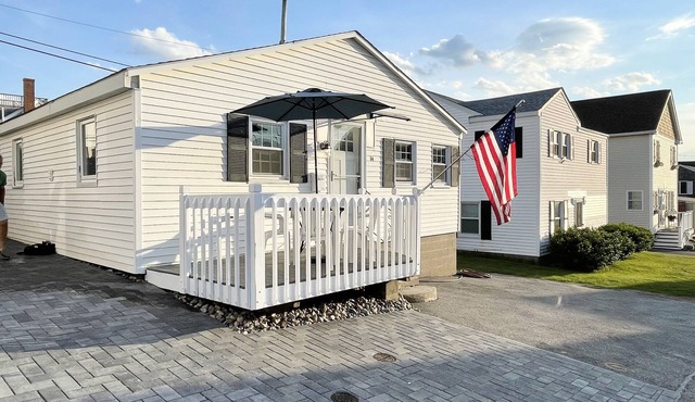 BEAUTIFUL 2BR Cottage on Boars Head in Hampton Beach!