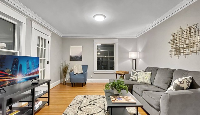 Beautiful 2BR N of Grand near Downtown