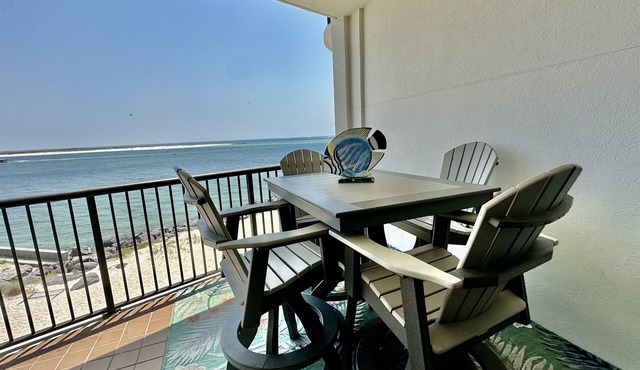 Beautiful 2nd Floor Condo located on the Beach with Views of The Pass