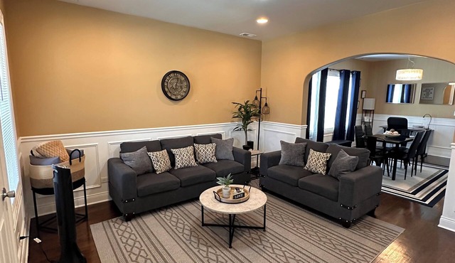 Beautiful 2nd Floor Apartment