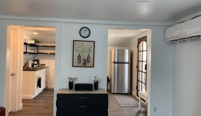 Beautiful 2nd story apartment 10 minutes from 2 state parks.