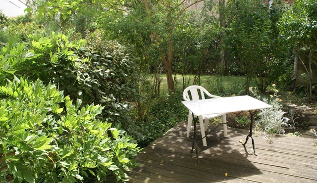 Beautiful 2p accommodation with private, quiet and green garden 10 minutes from Paris