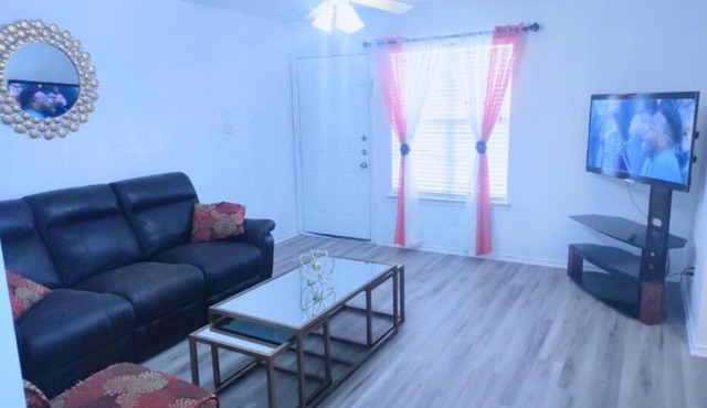 BEAUTIFUL 3/2 APARTMENT AT AN UNBEATABLE PRICE