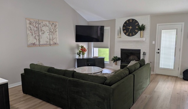 Beautiful 3/2 Home, quiet location, close proximity to Texas A&M University