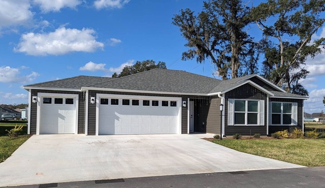 Beautiful 3/2 Open Space and Dog Friendly in The Villages