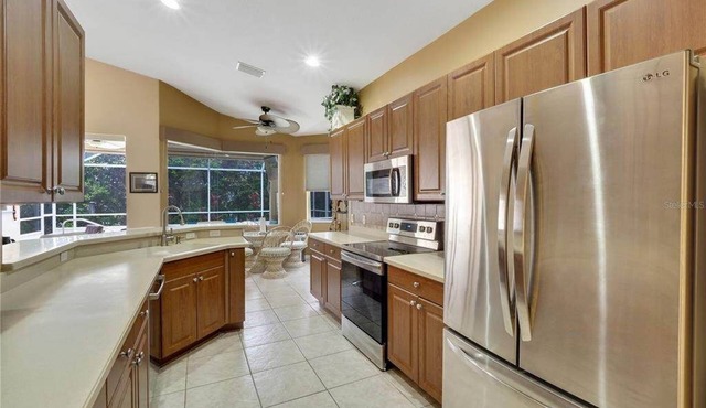 Beautiful 3/2 spacious, bright & heated pool home