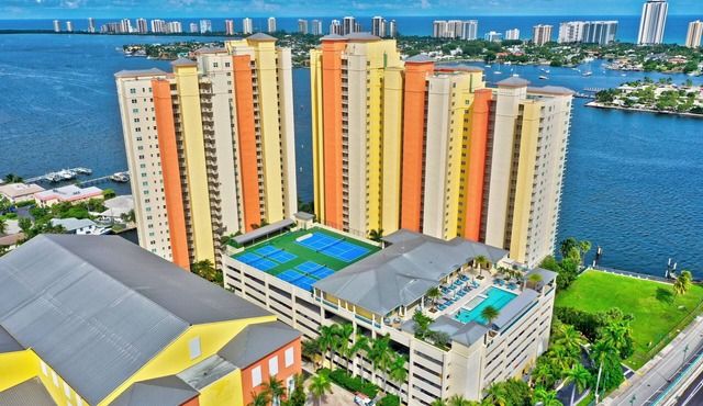 Beautiful 3 , 3 Pvt Balcony Waterfront @ Marina Grande Condominiums