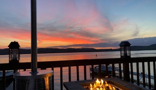 Beautiful 3 Bedroom lakefront home less than 15 mins to Cooperstown. Sleeps 8+n