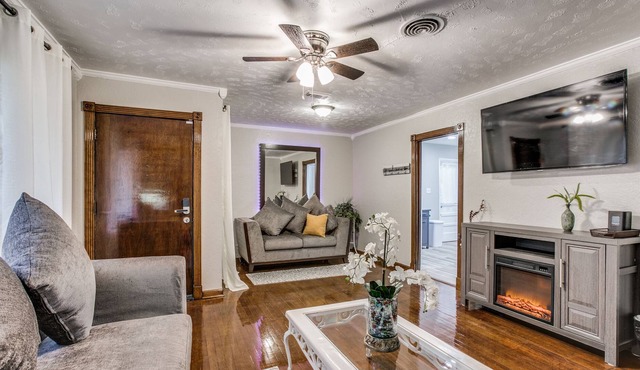 Beautiful 3 BD Fully Equipped Home Near Downtown