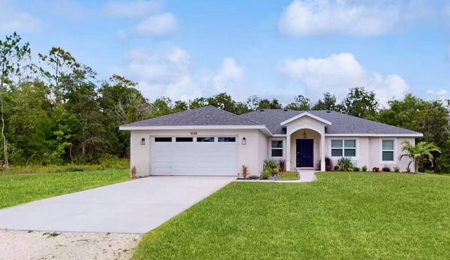 Beautiful 3-bdrm in WEEKI WACHEE! Close to beaches, hospitals, golf & SPLASH PAD