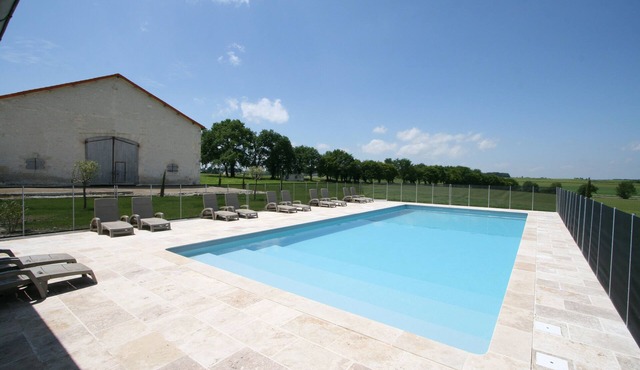 Beautiful 3 bedroom French Cottage - Heated Swimming Pool & Garden - Vineyards