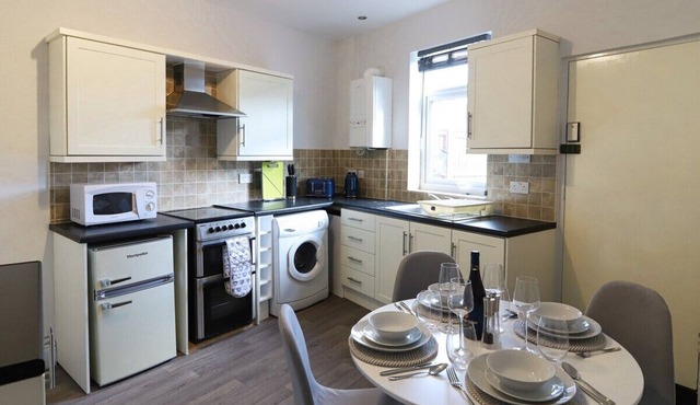 Beautiful 3 Bedroom house - Sleeps 5 Free parking