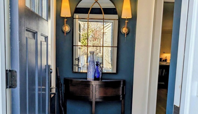 Beautiful 3 Bed 2.5 Bath Home in Cambridge. Prime Location!