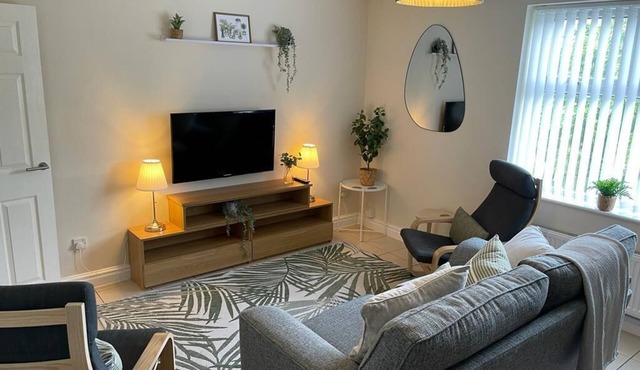 Beautiful 3 Bed, 2 Bath Apartment in Liverpool, Sleeps 7