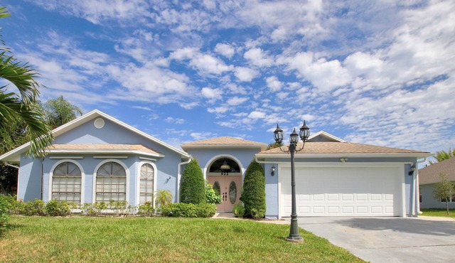 Beautiful 3 bed 2 bath, Heated Pool, Minutes from the Ocean