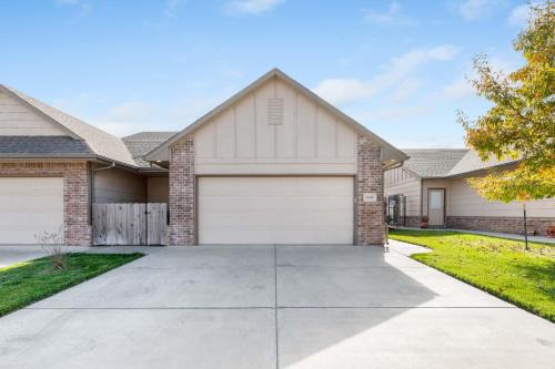 Beautiful 3 bed 2 bath property with 2 car garage