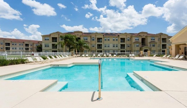 Beautiful 3 Bed 2 Bath Luxury Poolside Condo