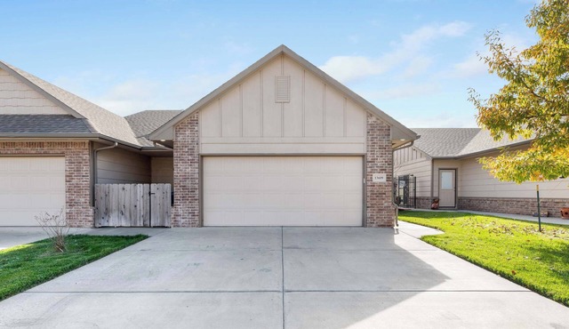 Beautiful 3 bed 2 bath property with 2 car garage