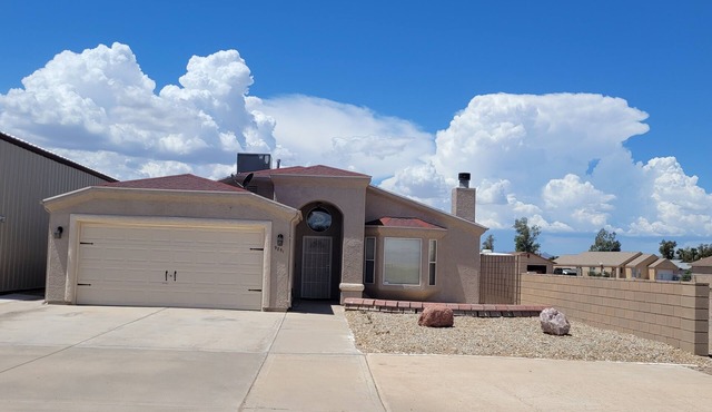 Beautiful 3 bed/2bth Mohave Valley River home close to River, Laughlin & Havasu