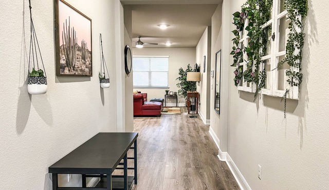 Beautiful 3 Bed 2 Bath Home Nearby Lake