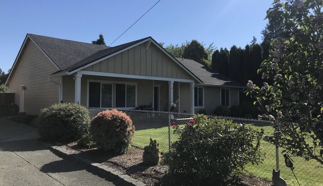 Beautiful 3 bed 2 bath house 2mi from ferry to downtown Seattle