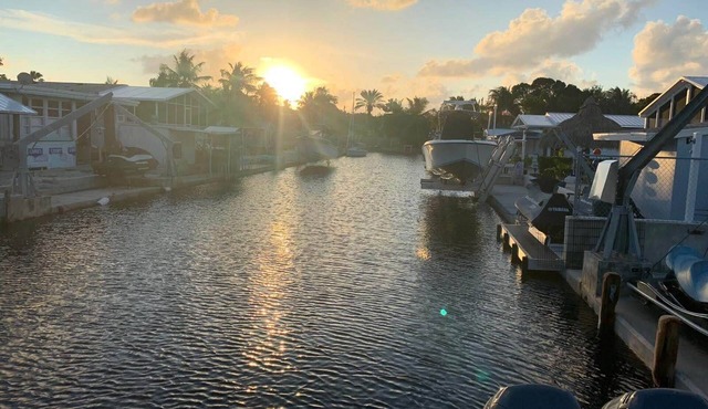 Beautiful 3 bed/3 bath Canal Home with Ocean Access in Key largo - 60 foot Dock