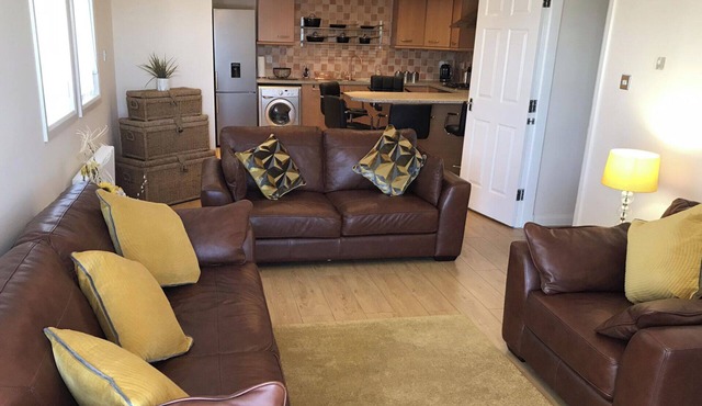 Beautiful 3-Bed Apartment in Gourock