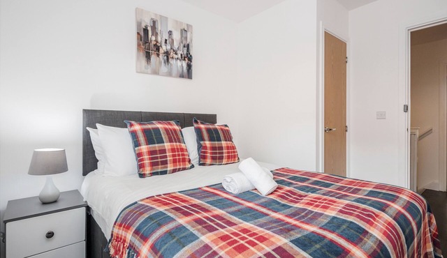 Beautiful 3-Bed Apartment in Romford