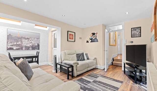 Beautiful 3 Bedroom Apartment Near Central London.