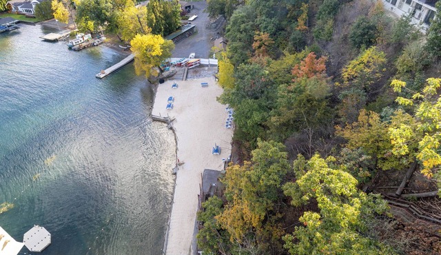 Beautiful 3-bed home with Canandaigua lake view and access, Bristol Ski Resort