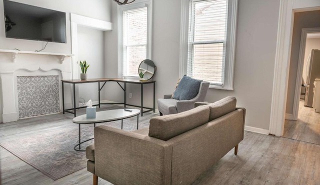 Beautiful 3-Bed Home w Parking Near AGH