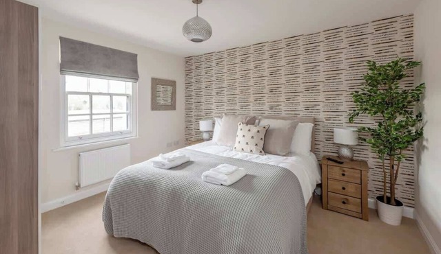 Beautiful 3-bed house in Bath with free parking