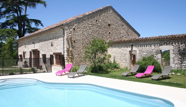 Beautiful 3 bed stone country cottage with private heated pool in Monflanquin