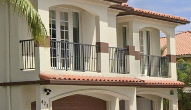 Beautiful 3 bedroom Townhome near Fort Lauderdale Beach, Airport, and Los Olas !