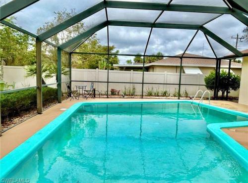 Beautiful 3 Bed House with pool