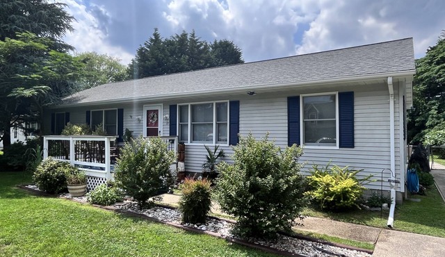 BEAUTIFUL 3 Bed 2 Bath Home. Located between REHOBOTH and LEWES