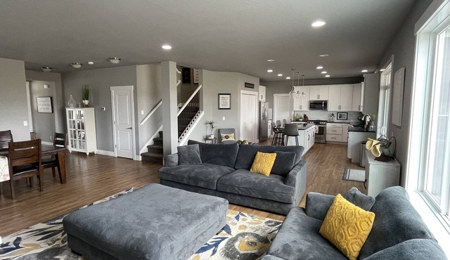 Beautiful 3 bed+den, 3bath huge home on the Spokane River and Centennial Trail