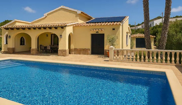 Beautiful 3 bed villa with pool and Mountain View. Sleeps up to EIGHT!