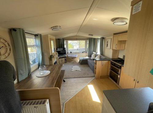 Beautiful 3 bedfamily caravan with large decking area in billing aquadrome