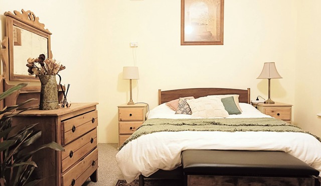 Beautiful 3 bedroom home. Central Murray Bridge. Oval view. Walk to Murray River