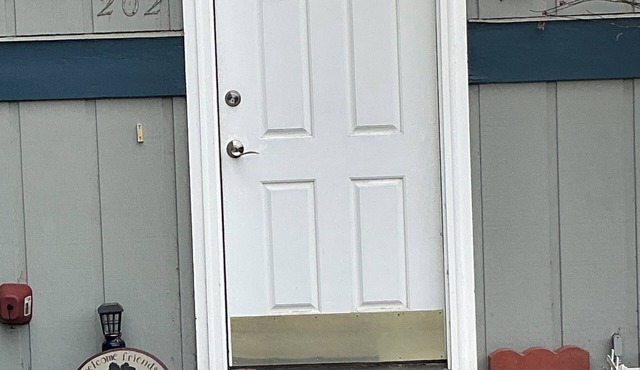 Beautiful 3-bedroom duplex with AC in East Wenatchee.Near to tourist locations.