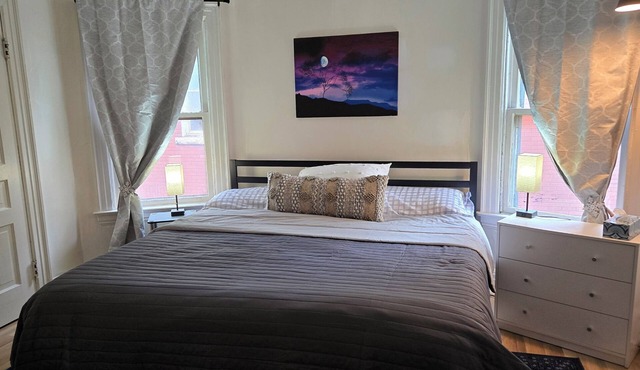 Beautiful 3-Bedroom Home in Niagara Falls, New York