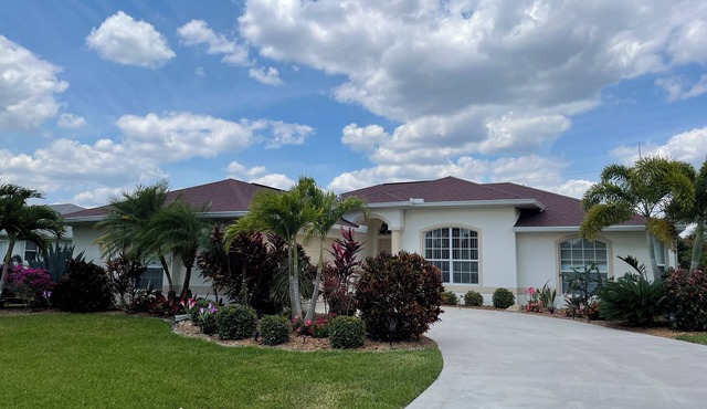 Beautiful 3 bedroom home w heated pool, in Southwest Florida