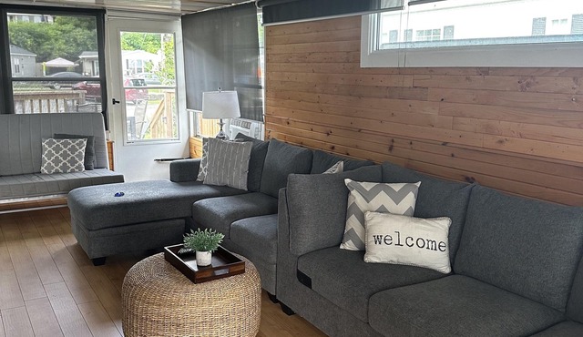 Beautiful 3-Bedroom Cottage located on Sherkston Shores!