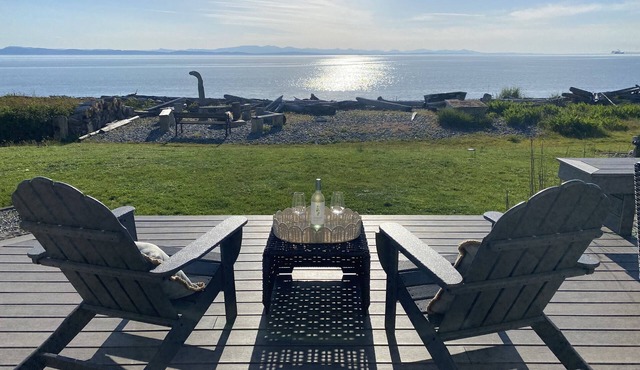 Beautiful 3-Bedroom Seaside Cottage - Located on scenic Freeman Beach